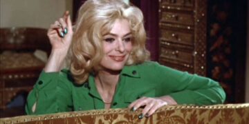 Είχε το βλέμμα της «μέγαιρας»: Η Μελίνα της έριξε 4 ξεγυρισμένα χαστούκια και πρήστηκε το πρόσωπό της