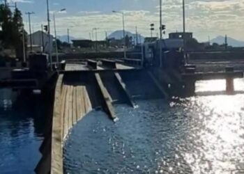 Χάλασε και βυθίστηκε η γέφυρα Ποσειδωνίας στον Ισθμό της Κορίνθου (φωτο, video)