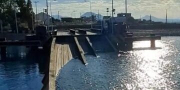 Alldaynews.gr Χάλασε και βυθίστηκε η γέφυρα Ποσειδωνίας στον Ισθμό της Κορίνθου (φωτο, video)