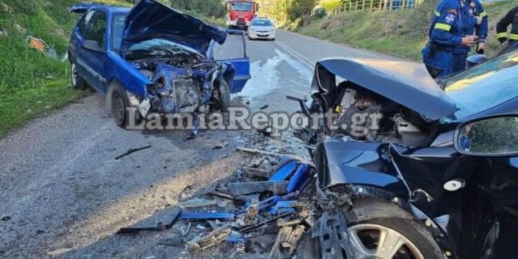 Θρίλερ στην Αγία Παρασκευή: Τροχαίο ατύχημα με 3 τραυματίες από μετωπική σύγκρουση 2 αυτοκινήτων (φωτο, video)