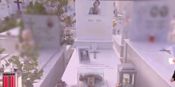 Mad Clip: Άγνωστοι βανδάλισαν τον τάφο του-Πέθανε και ο παππούς του πριν λίγες μέρες