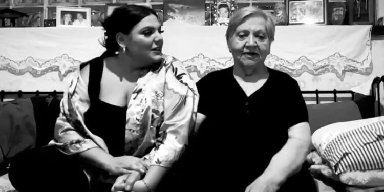 Alldaynews.gr Δανάη Μπάρκα: «Ραγίζει καρδιές» το βίντεο με τη γιαγιά της και η αφιέρωσή τους στον παππού της που δεν ζει