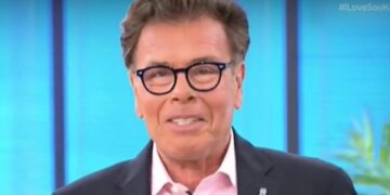 Παπανώτας: «Θυμίζω στους συναδέλφους της ΕΡΤ ότι κάποιοι τους πέταξαν έξω νύχτα αλλά αυτοί εξακολουθούν και τους στηρίζουν» (video)