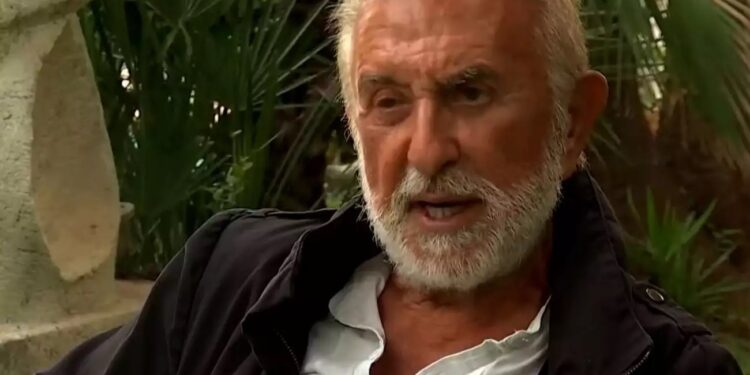 Alldaynews.gr Αργύρης Παπαργυρόπουλος: «Ένας φίλος μου ομoφuλόφιλος με φίλησε στο στόμα, ένιωσα ότι ξεφτιλίστηκα»