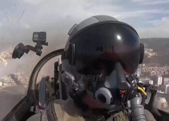 28 Οκτωβρίου 2023: Ποιος είναι ο σμηναγός Χρήστος Χαρίτος που ανατρίχιασε με το μήνυμά του τους Έλληνες