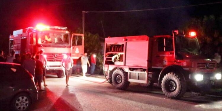 Alldaynews.gr Σοκ στην γειτονιά: Μέθυσε και έβαλε φωτιά στο σπίτι της πρώην συζύγου του και μετά ξαναγύρισε στο μπαρ