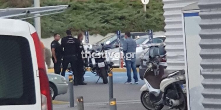 ΠΡΙΝ ΛΙΓΟ στη Θεσσαλονίκη: Πυροβολισμοί σε πάρκινγκ σούπερ μάρκετ