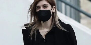 Alldaynews.gr Προνομιούχα η Ρούλα Πισπιρίγκου: «Μια χαρά είναι η κυρία… βασίλισσα-Κάνει παρέα μόνο με τη μητέρα της 12χρονης από τον Κολωνό»