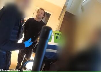 Αστυνομικός πυροβολεί υπάλληλο στα Lidl που ετοίμαζε μακελειό σε σχολεία – Είχε λίστα με στόχους: συμμαθητές & δασκάλους (video)