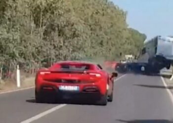 Alldaynews.gr Φονική καραμπόλα με Ferrari και Lamborghini – Δύο νεκpοί και ένα βίντεο που κόβει την ανάσα στη Σαρδηνία