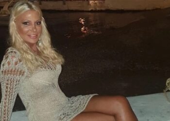 Η Στέλλα Μπεζαντάκου καταγγέλλει αστυνομικό για «εισβολή» στο σπίτι της και απάτη (video)