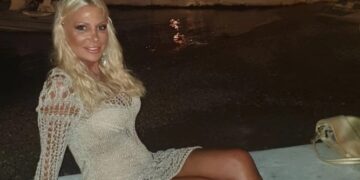 Alldaynews.gr Η Στέλλα Μπεζαντάκου καταγγέλλει αστυνομικό για «εισβολή» στο σπίτι της και απάτη (video)