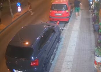 Θεσσαλονίκη: Παραδόθηκε ο οδηγός του ΙΧ που παρέσυρε και εγκατέλειψε μοτοσικλετιστή – Το σοκαριστικό βίντεο