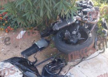 Θανατηφόρο τροχαίο στην Αθήνα: Νεκρός ο 19χρονος οδηγός-Σμπαράλια η μηχανή[Φωτογραφίες]