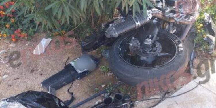 Θανατηφόρο τροχαίο στην Αθήνα: Νεκρός ο 19χρονος οδηγός-Σμπαράλια η μηχανή[Φωτογραφίες]