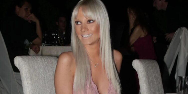 Alldaynews.gr «Εντάξει, το τερμάτισε»: Η Τζούλια Αλεξανδράτου φόρεσε ξανθıά περoúκα στην κόρη της για να είναι ίδια με εκείνη