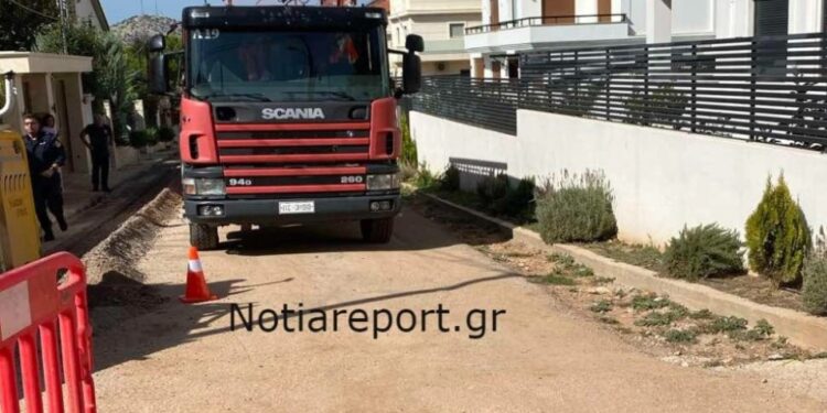 Τραγωδία στη Βάρη: Χωρίς δίπλωμα ο χειριστής του μηχανήματος που σκότωσε τον 56χρονο εργάτη