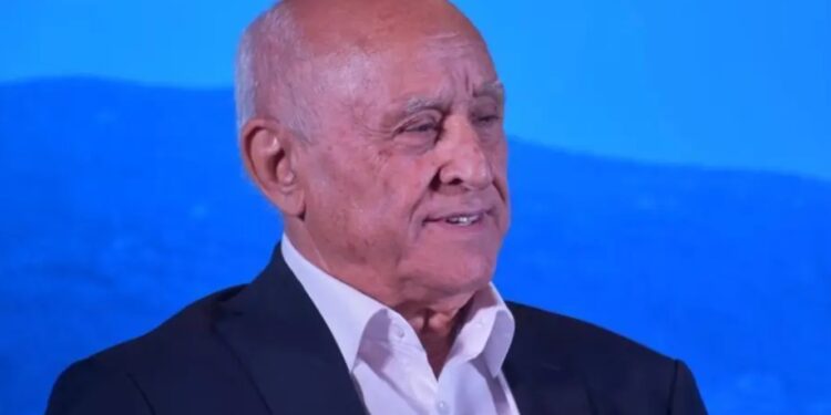 Λευκάδα: Εκλέχτηκε για πρώτη φορά δήμαρχος στα 84 του με ποσοστό 48,87%!