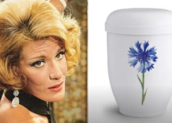 Μαίρη Χρονοπούλου: Που Βρίσκεται η τέφρα της και ποιος κοιμήθηκε μαζί με την τεφροδόχο εχτές