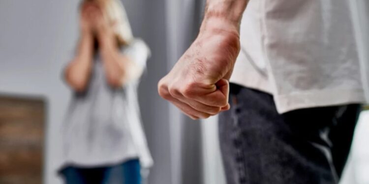 Alldaynews.gr Απίστευτο περιστατικό στα Χανιά: Τσακώθηκε με τη σύντροφό του, τη χτύπησε, το μετάνιωσε και κάλεσε ο ίδιος την αστυνομία