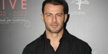 Alldaynews.gr Γιώργος Αγγελόπουλος: Η πρώτη ανάρτηση που έκανε από τη Σκιάθο μετά την κηδεία της μητέρας του