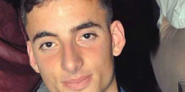 Alldaynews.gr Τραγωδiα στις Κυκλάδες: Ο 22χρονος Παναγιώτης έφυγε από τη ζωή μετά από ανακoπή – Τι είναι η νόσος «Νάξος» (video)