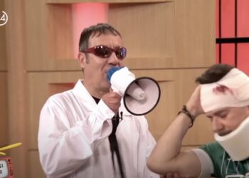 Έγινε viral πριν βγει στον αέρα: Μητσικώστας-Καλυβάτσης κάνουν Χουάνκαρ-γιατρό στο ντέρμπι και ρίχνουν τα τσιμέντα (video)