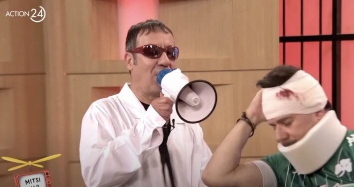 Alldaynews.gr Έγινε viral πριν βγει στον αέρα: Μητσικώστας-Καλυβάτσης κάνουν Χουάνκαρ-γιατρό στο ντέρμπι και ρίχνουν τα τσιμέντα (video)