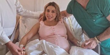 Alldaynews.gr Μαρία Καρλάκη: Οι πρώτες φωτογραφίες με τον νεογέννητο γιο της και τον πατέρα του μωρού