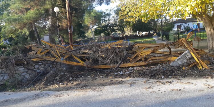 Alldaynews.gr Σαν «βομβαρδισμένο», χωριό της Λάρισας 75 μέρες μετά τις πλημμύρες – Απίστευτες οι εικόνες (φωτο)