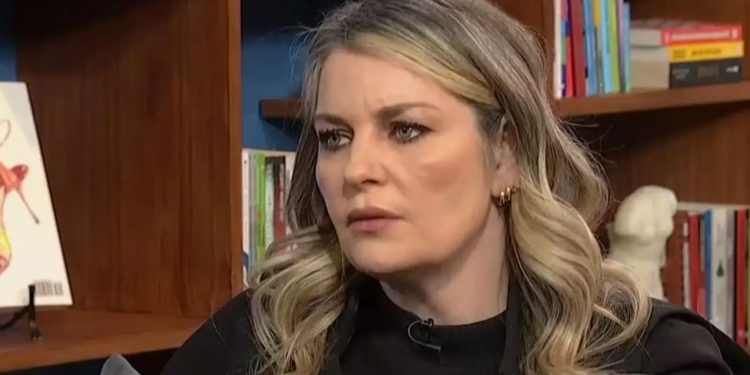 Alldaynews.gr Το περίμεναν όλοι: Οι Αρβύλα “γλεντάνε” με 1 ατάκα την Κοσιώνη για το βράδυ των εκλογών & “ρίχνουν” το διαδίκτυο