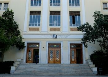 Alldaynews.gr Ομαδικός ξυλοδαρμός στην ΑΣΟΕΕ: «Με χτύπησαν επειδή είχα ελληνική σημαία και εικόνα της Παναγιάς»