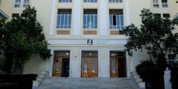 Alldaynews.gr Ομαδικός ξυλοδαρμός στην ΑΣΟΕΕ: «Με χτύπησαν επειδή είχα ελληνική σημαία και εικόνα της Παναγιάς»