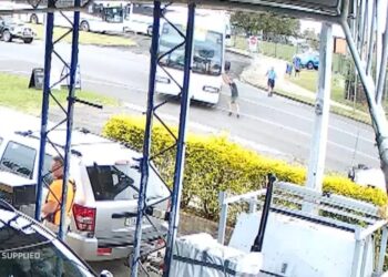 Αυστραλία: 14χρονη ηρωίδα έσωσε 20 μαθητές σε λεωφορείο που θα έπεφτε σε βενζινάδικο (video)