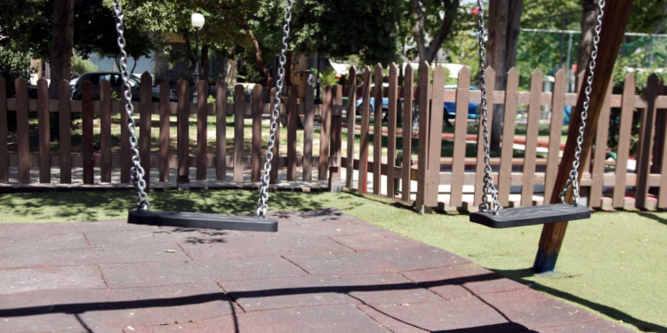 Alldaynews.gr Σοκ στην Αλεξανδρούπολη: Μητέρα παιδιού η 15χρονη που τραυματίστηκε σε παιδική χαρά – Το παιχνίδι που έκανε