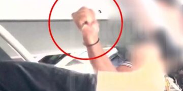 Alldaynews.gr Οδηγός λεωφορείου του ΚΤΕΛ επιτέθηκε με κατσαβίδι σε επιβάτη – «Έχω ψυχολογικά…» – Βίντεο που σοκάρει