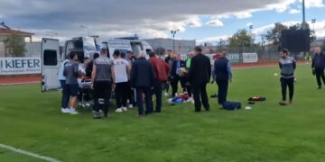 Alldaynews.gr Σοκ στο Κοζάνη – ΑΕΛ! Κατέρρευσε στο γήπεδο ο προπονητής τερματοφυλάκων των «βυσσινί» από ανακοπή καρδιάς