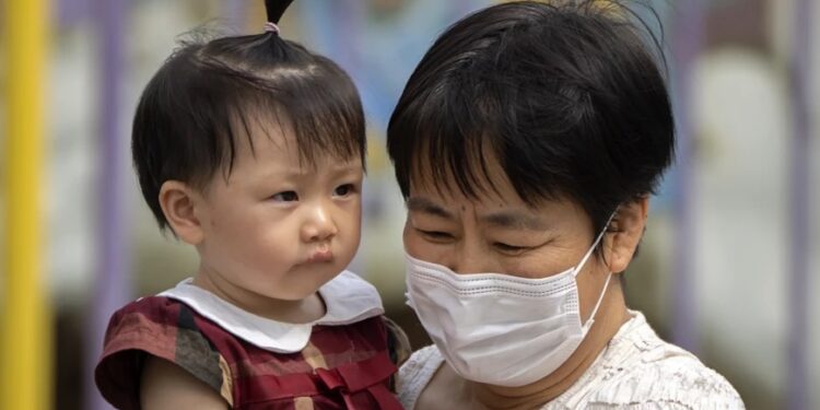 Alldaynews.gr Μυστηριώδης πνευμονία σαρώνει στην Κίνα και γεμίζει τα νοσοκομεία