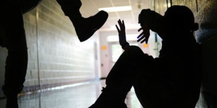 Εύβοια: 16χρονος ξυλοκοπήθηκε μέσα σε σχολικό λεωφορείο από συμμαθητές του