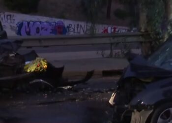 Σοβαρό τροχαίο στη Λεωφόρο Ποσειδώνος στην άνοδο προς Συγγρού – Ένας τραυματίας, έκλεισε ο δρόμος