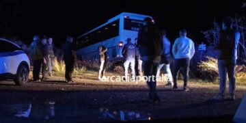 Alldaynews.gr Σοκ στην Αρκαδία: Στο χείλος του γκρεμού λεωφορείο των ΚΤΕΛ – Ο οδηγός έπαθε ανακοπή και έχασε τον έλεγχο