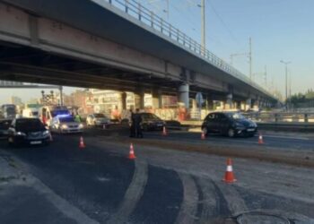 Ταλαιπωρία στον Κηφισό – Έπεσαν μπάζα από φορτηγό στο ύψος του Ρέντη