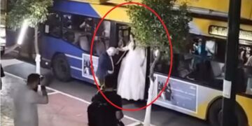 Πειραιάς-Καμίνια: Η νύφη πήγε με το τρόλεϊ στην εκκλησία[video]