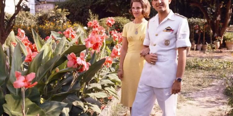 Alldaynews.gr Τέως βασιλιάς Κωνσταντίνος: 59 χρόνια μετά το γάμο με την Άννα – Μαρία βρέθηκε το νυφικό της