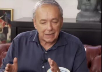 Ανδρέας Μικρούτσικος στον Ηλία Ψινάκη: «Τι είμαι; Ένας μ…κας γλείφτης; Τόσοι υπάρχουν, πρέπει να προστεθώ κι εγώ;»