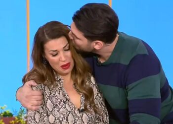 «Λύγισε» στον αέρα η Ελένη Χατζίδου: «Προσπαθώ πάρα πολύ να κρατηθώ» – «Είμαι περήφανος για σένα που νιώθεις και μιλάς»