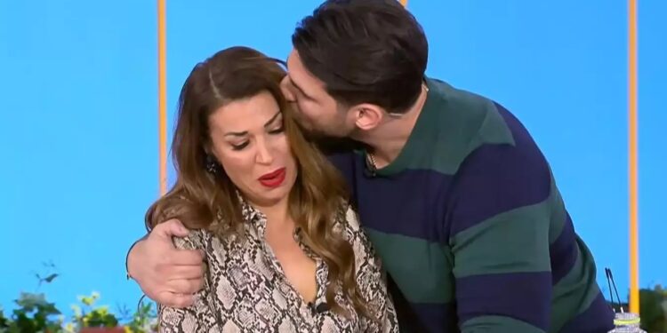 Alldaynews.gr «Λύγισε» στον αέρα η Ελένη Χατζίδου: «Προσπαθώ πάρα πολύ να κρατηθώ» – «Είμαι περήφανος για σένα που νιώθεις και μιλάς»