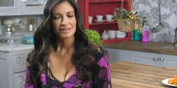 Alldaynews.gr Τραγωδία στην Αλβανία: Ποδοσφαιριστής κατέρρευσε στο γήπεδο και έφυγε από τη ζωή (video)