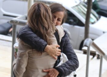 Συγκινητικές στιγμές: Οι γονείς της Έμμας συνάντησαν την λήπτρια νεφρού της κόρης τους (φωτο, video)