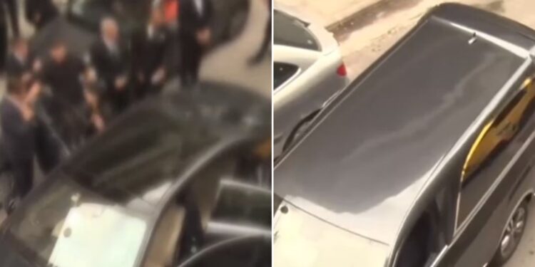 Βαρύ το κλίμα στην κηδεία του εφοπλιστή που αuτοκτόνησε στη Βούλα – Υποβασταζόμενη η σύζυγός του, από τον Ηλία Ψινάκη[video]